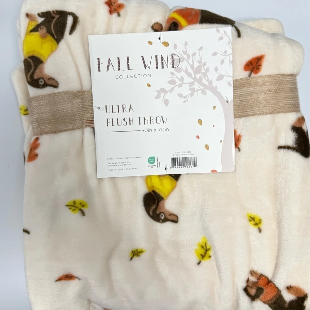 NWT Autumn Dachshund Dog Print Ultra Plush Throw Blanket Ivory 50x70 Dogs Weenie